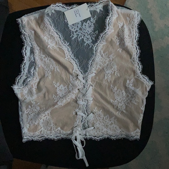 LAST Tie Front Lacey Crop - Picture 6 of 13